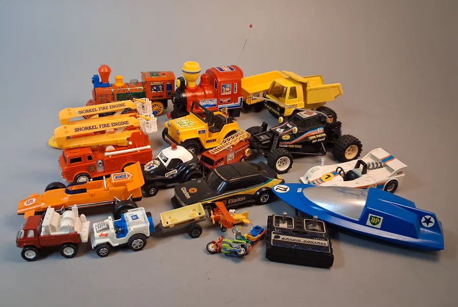 Diverse leksaksbilar m.m.