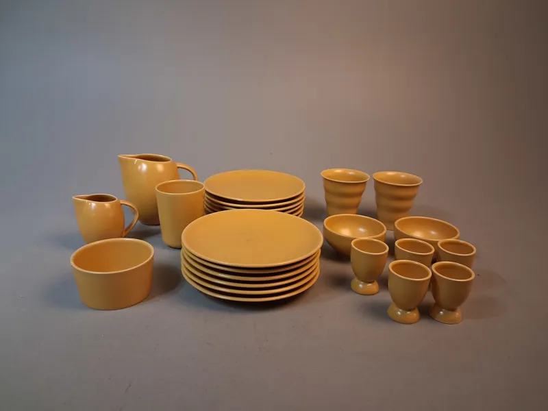 Diverse höganäs keramik. Gul nyans.
