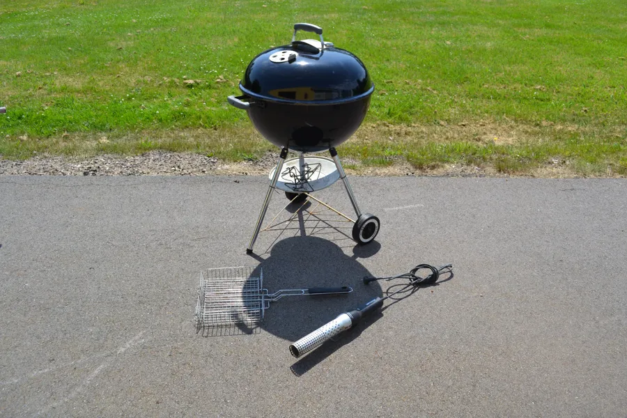 WEBER Kolgrill med tillbehör.
