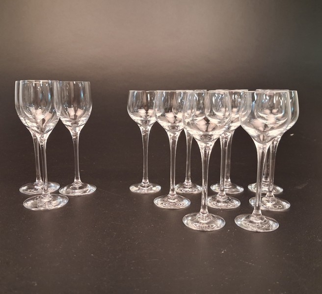 NILS LANDBERG. 9 Likörglas & 3 Sherryglas, "illusion", Orrefors.