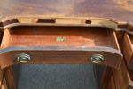Amerikanskt skrivbord. Mahogny, 1900-talet.