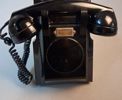 Äldre väggtelefon. Bakelit interntelefon. Televerk staden Nynäshamn.