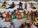 Diverse plast figurer m.m. Bl.a Riddare, indianer.