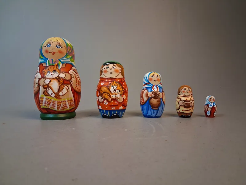 Babushkadockor, 5 delar. "Miss Kitty and Village family.