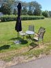 Parasol med fot. 4 Stolar & bord.