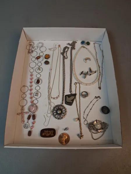 Diverse bijouterier & märken.