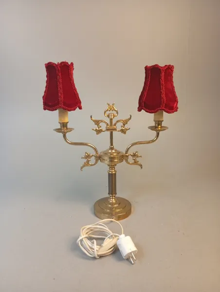 Bordslampa. Mässing, 1900-talet.