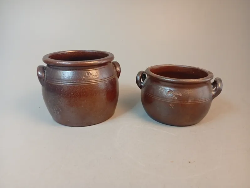2 Krus. Höganäs 3 Liter & Vallåkra 5 Liter.