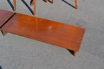 Engelsk matgrupp. JAYCEE FURNITURE, England, bord med 2 iläggsskivor & 4 stolar.