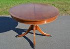 Engelsk matgrupp. JAYCEE FURNITURE, England, bord med 2 iläggsskivor & 4 stolar.