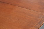 Engelsk matgrupp. JAYCEE FURNITURE, England, bord med 2 iläggsskivor & 4 stolar.