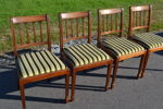 Engelsk matgrupp. JAYCEE FURNITURE, England, bord med 2 iläggsskivor & 4 stolar.