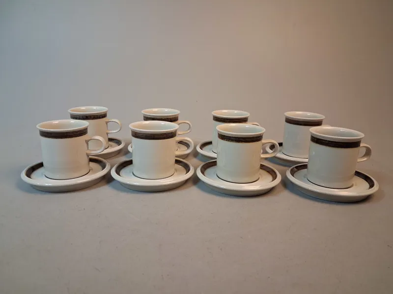 Kaffeservis. "Karelia", Anja Jaatinen-Winqvist, 8 Koppar med fat, Arabia.