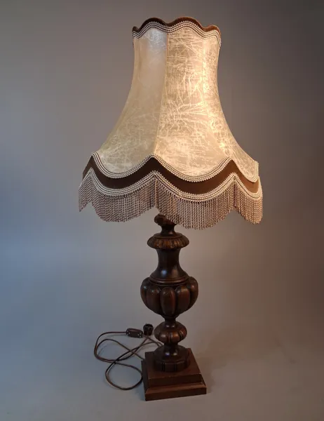 Stor Bordslampa i trä.