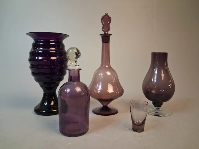 Diverse glas. Lila nyans.