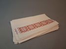 Diverse textil. Bl.a dukar, förkläde m.m.