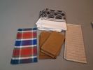 Diverse textil. Bl.a dukar, förkläde m.m.