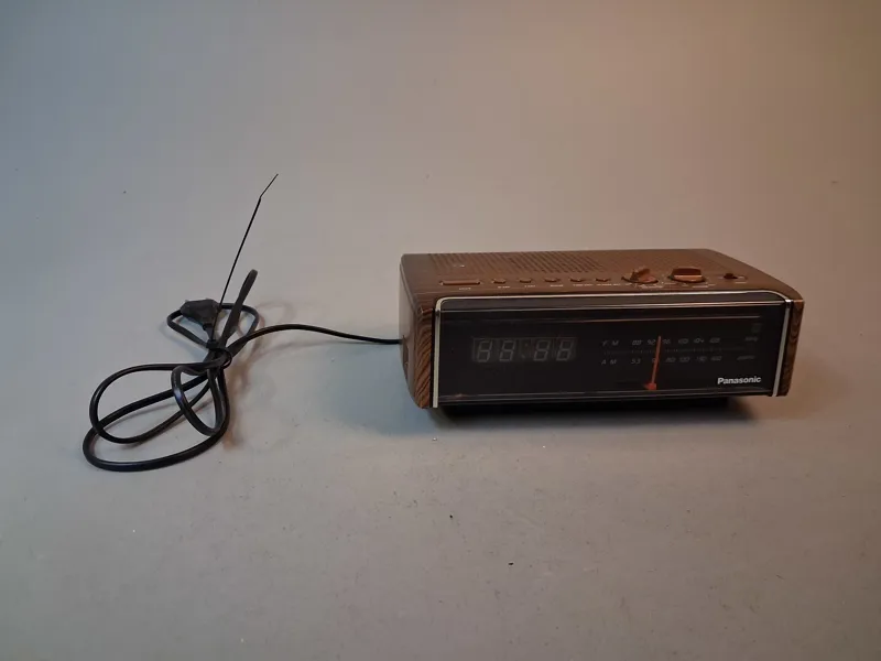 Radio med klocka. Panasonic RC-75BS.