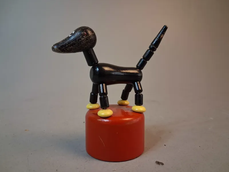 Leksak. Brio. träleksak. Brio hund.