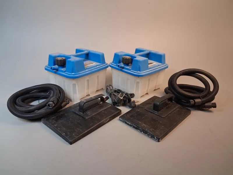 2 stycken Tapetångare/Tapetborttagare. Wellpaper Remover WRG 45 Effekt: 2000W. Tank volym: 4,5 liter.