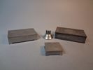 Skrin & ljusstake. tenn.
