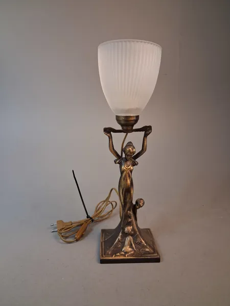 Bordslampa, Lyktan.