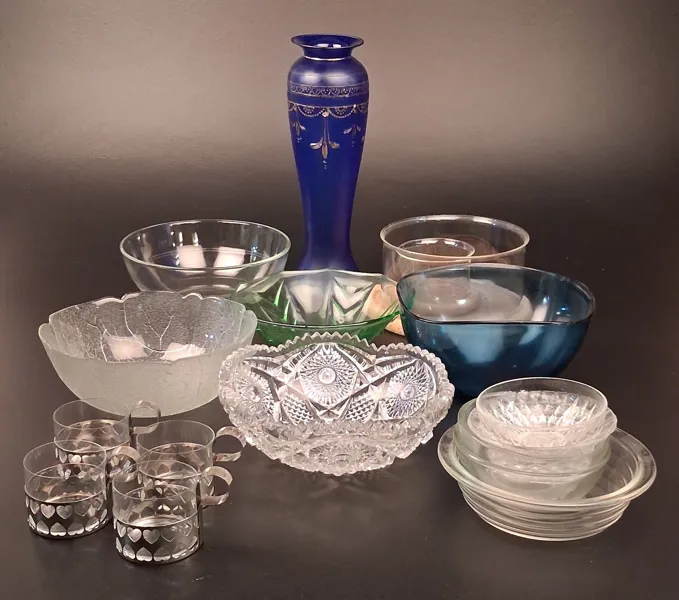 Diverse glas. Bl.a skålar.
