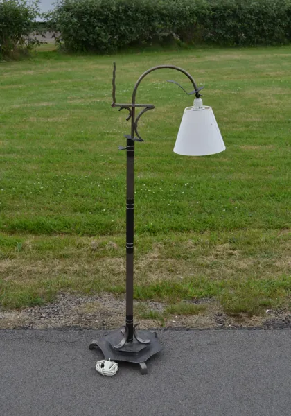 Golvlampa. Fabrikat okänt, metall.