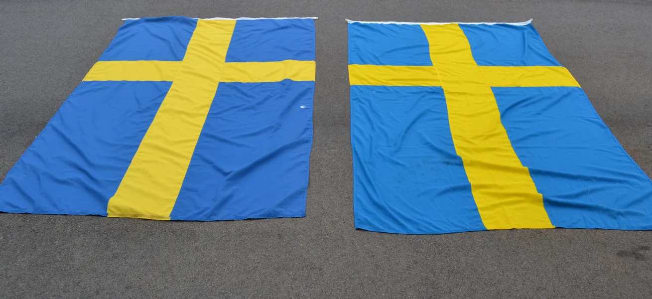 2 Svenska flaggor.