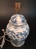 Lampfot. B&B Typ-J Oriental Import AB. Dekor i vit & blå.