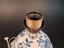 Lampfot. B&B Typ-J Oriental Import AB. Dekor i vit & blå.