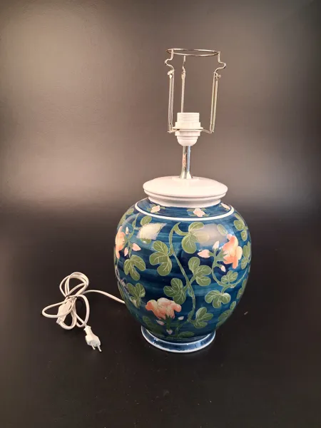 Lampfot. B&B, oriental Import. Typ J.