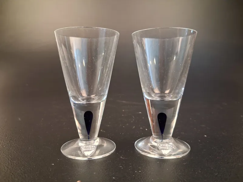 ERIKA LAGERBIELKE. 2 Snapsglas, "Intermezzo", Orrefors.