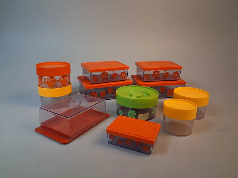 Plastburkar. Mestadels Erik Kold.