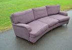 Soffa. 3-Sits, Howard-stil, svängd modell, samtida.