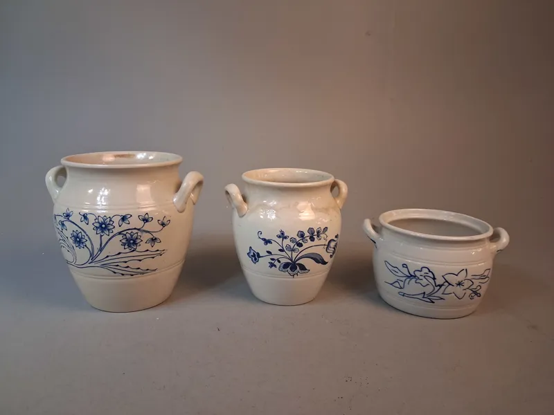3 Krus. 2 Gustavsberg & 1 Rörstrand.