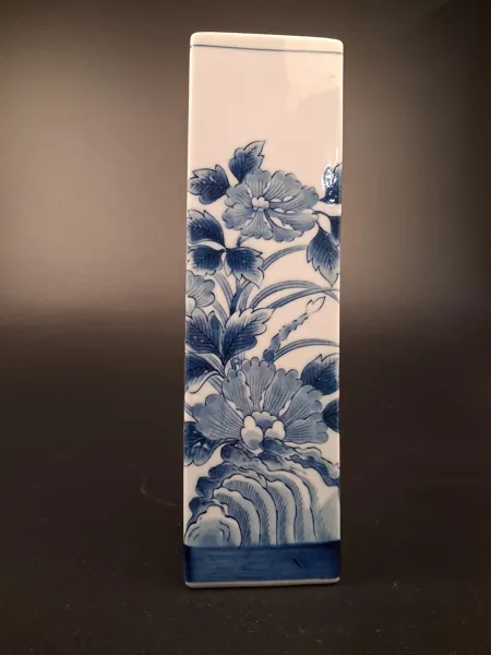 Vas. Asiatisk design.