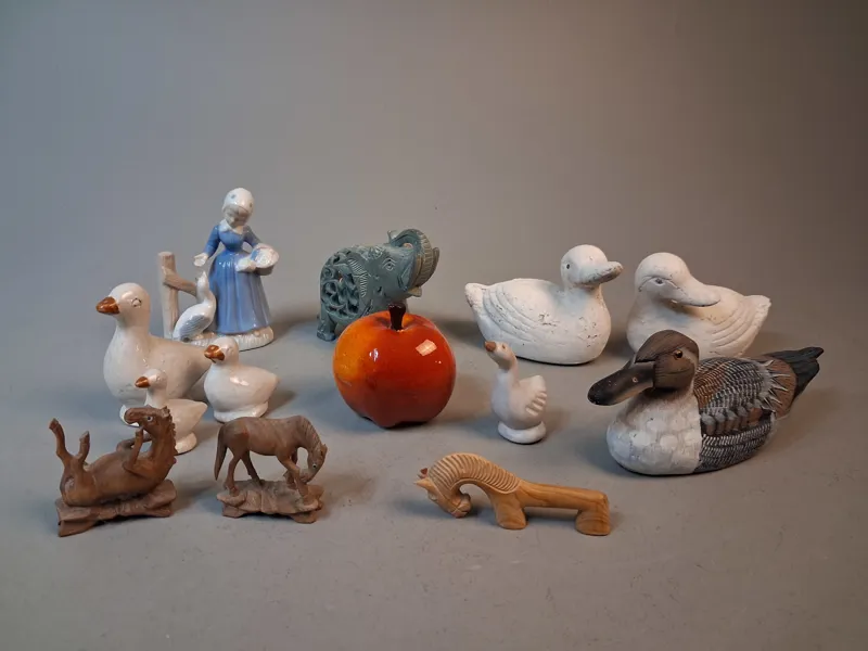 Diverse. Bl.a Figuriner m.m.
