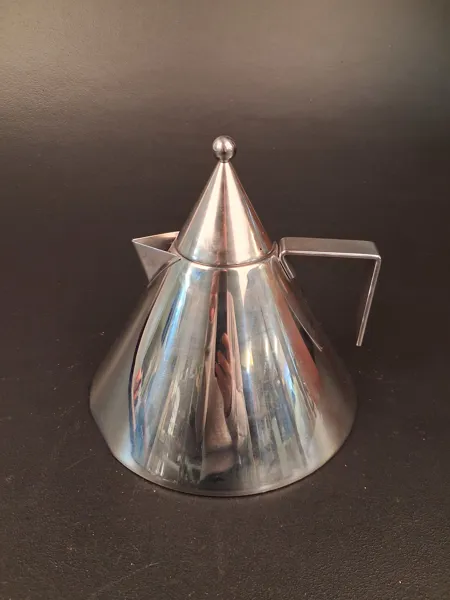 ALDO ROSSI (1931-1997) Kaffekanna, för Alessi, Italien.