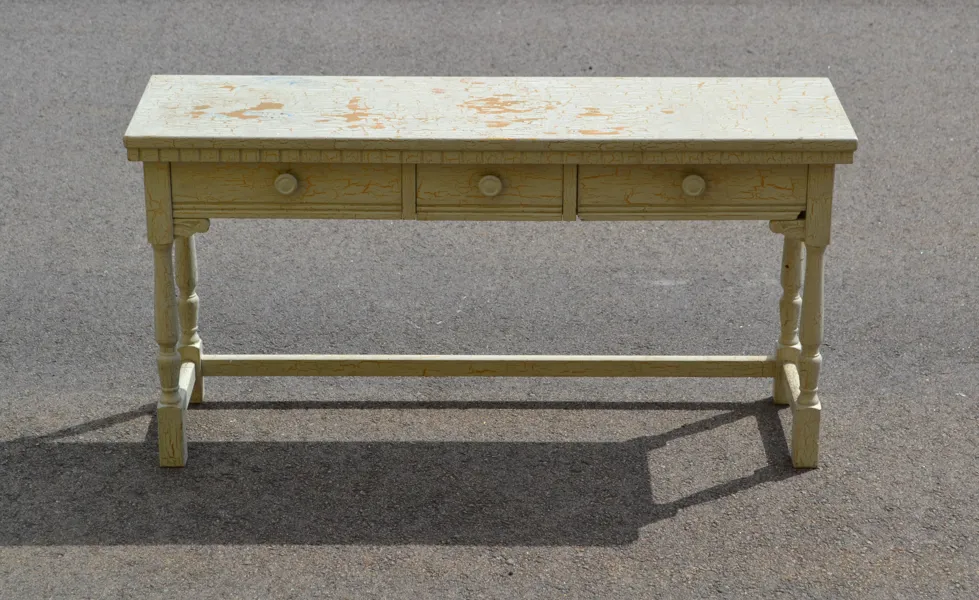 Hallmöbel. Gustaviansk-stil, bemålat trä, 1900-talet.