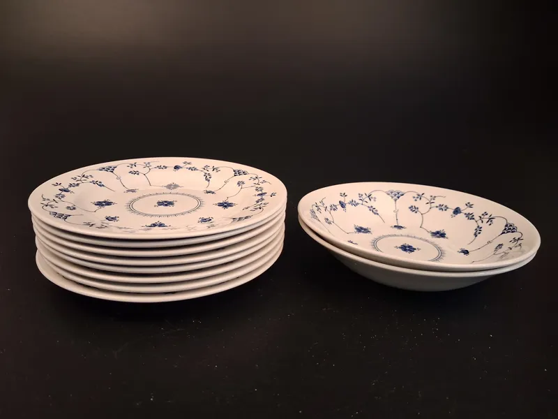 8 Assietter & 2 Djupa tallrikar. Made in England, Churchill, "Finlandia".