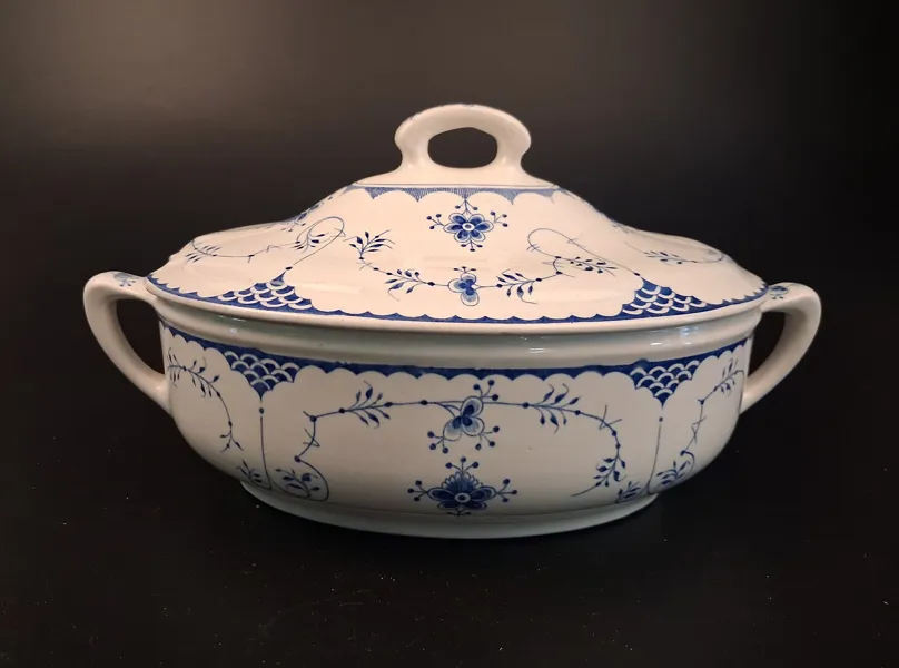 Soppterrin. Musselmalet dekor, Jugendstil, Villeroy & Bosch.