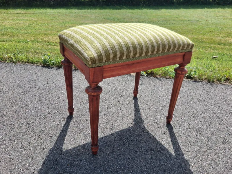 Pall/Taburett. Gustaviansk stil, 1900-talet.