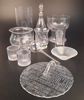 Diverse glas föremål. Cylinder, vas, ostbricka m.m.