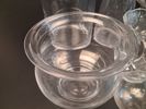 Diverse glas föremål. Cylinder, vas, ostbricka m.m.
