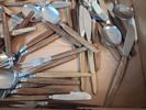 Bestick, teak, omaka. Ca: 60 delar.
