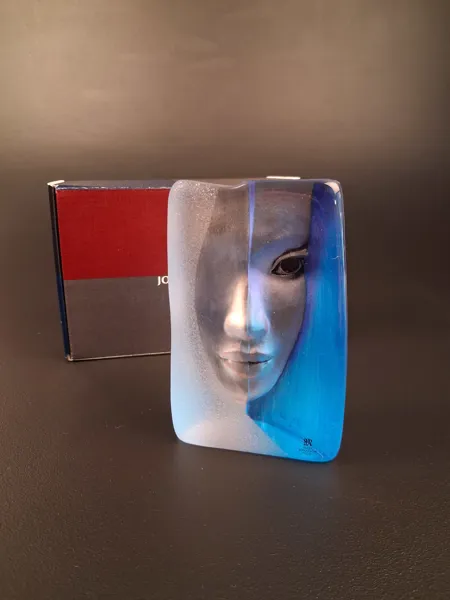 MATD JONASSON. Skulptur, "Mazzai", blå, Målerås, originalkartong.