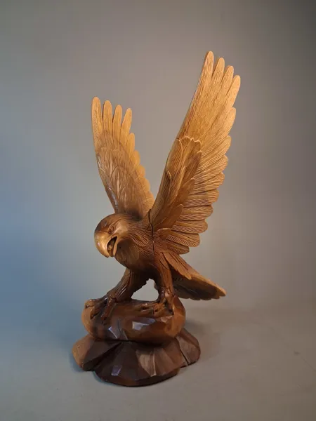 Stor träskulptur. Örn. 