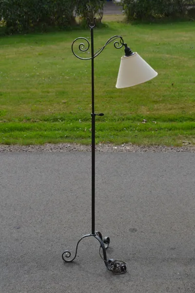 Golvlampa. Smide, 1900-talets första hälft.