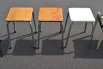 Diverse möbler. 1 Pinnstol, 4 pallar & mindre bord.